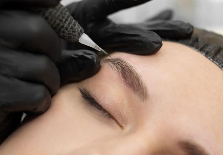 Tecnica microblading, la soluzione perfetta per sopracciglia sottili e rade