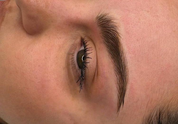 Microblading sopracciglia must-have per sopracciglia riempite pelo per pelo