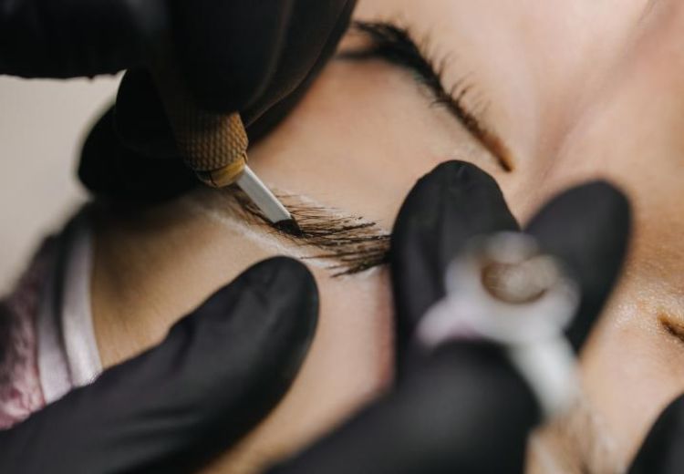 Microblading sopracciglia must-have per sopracciglia riempite pelo per pelo