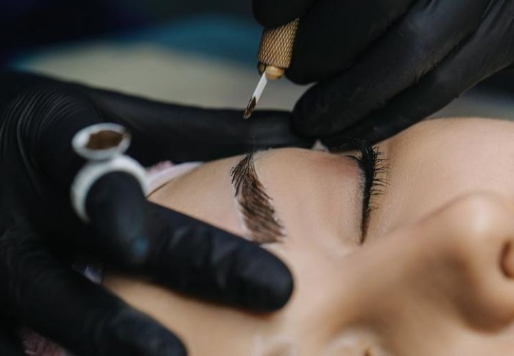 Microblading sopracciglia must-have per sopracciglia riempite pelo per pelo