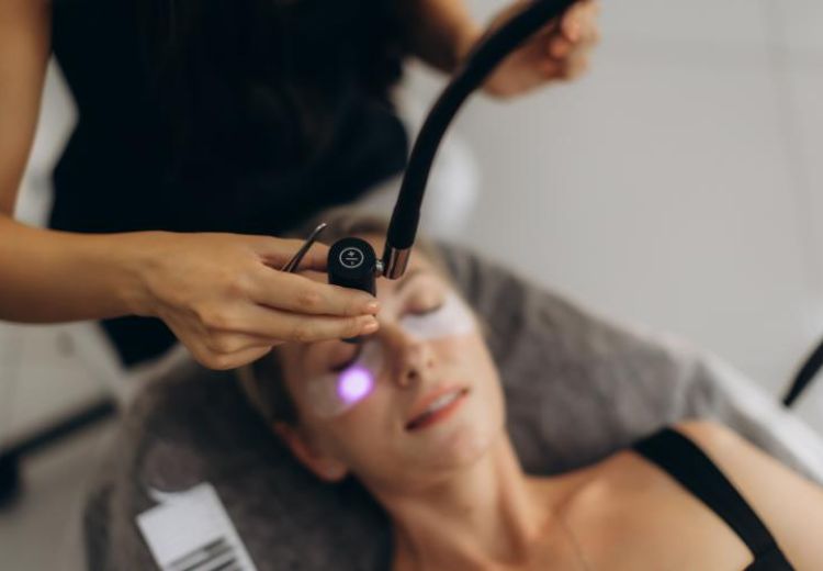 Extension Ciglia UV LED: la nuova generazione dello sguardo